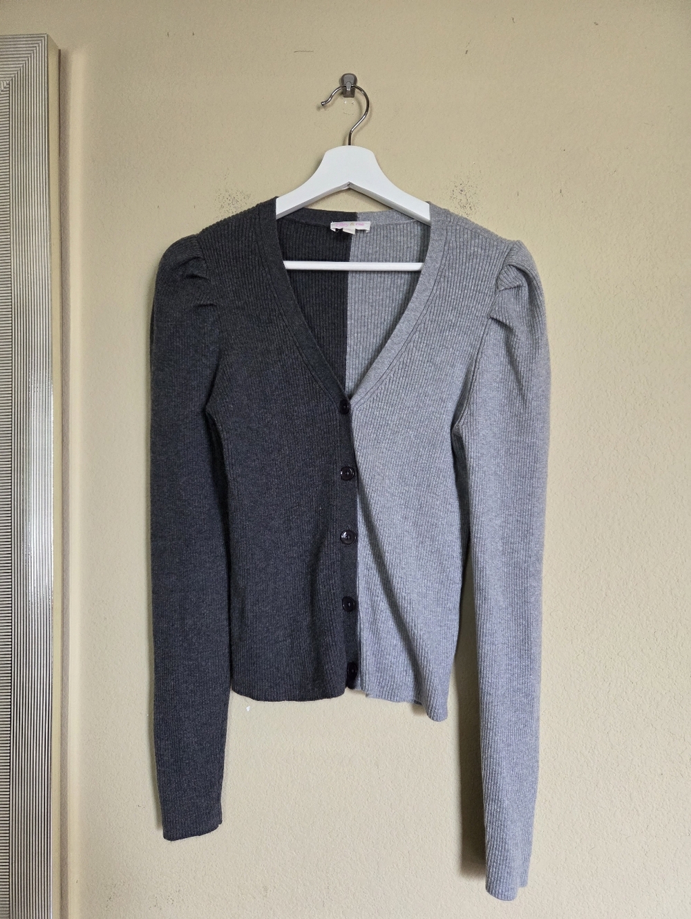 Riley & Rae Colorblock Gray Ribbed Puff Sleeve Button Front Cardigan